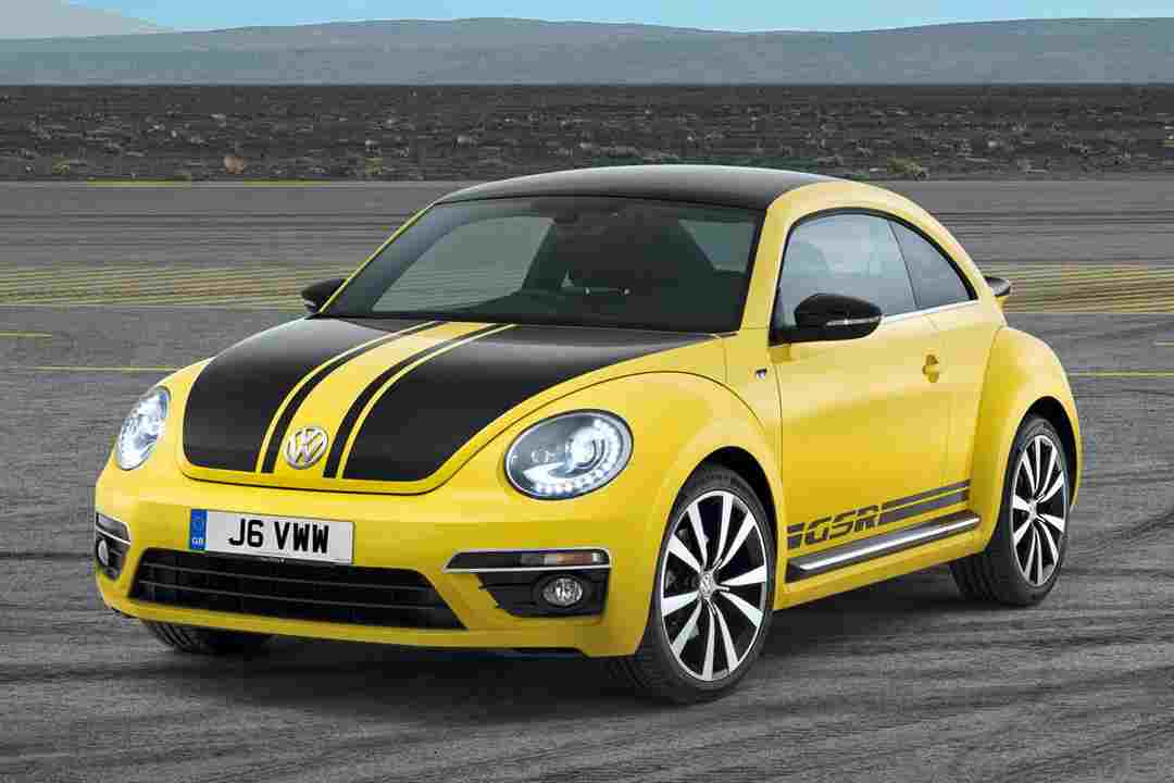 Mẫu xe Volkswagen beetle Dune màu vàng bóng loáng