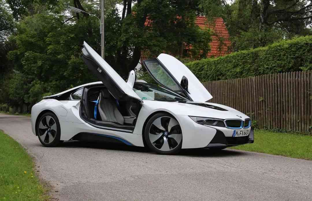 Nhứng lý do để bạn quyết định có nên mua BMW i8 cũ