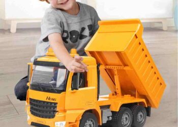 Xe đồ chơi là món đồ dành những đứa trẻ