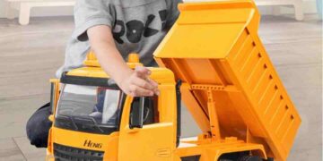 Xe đồ chơi là món đồ dành những đứa trẻ