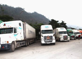 Lưu ý khi chạy gần xe Container để đảm bảo an toàn cho bạn