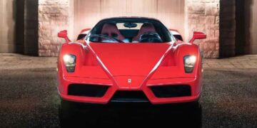Siêu xe Ferrari Enzo hàng hiếm được bán với giá 3,8 triệu USD